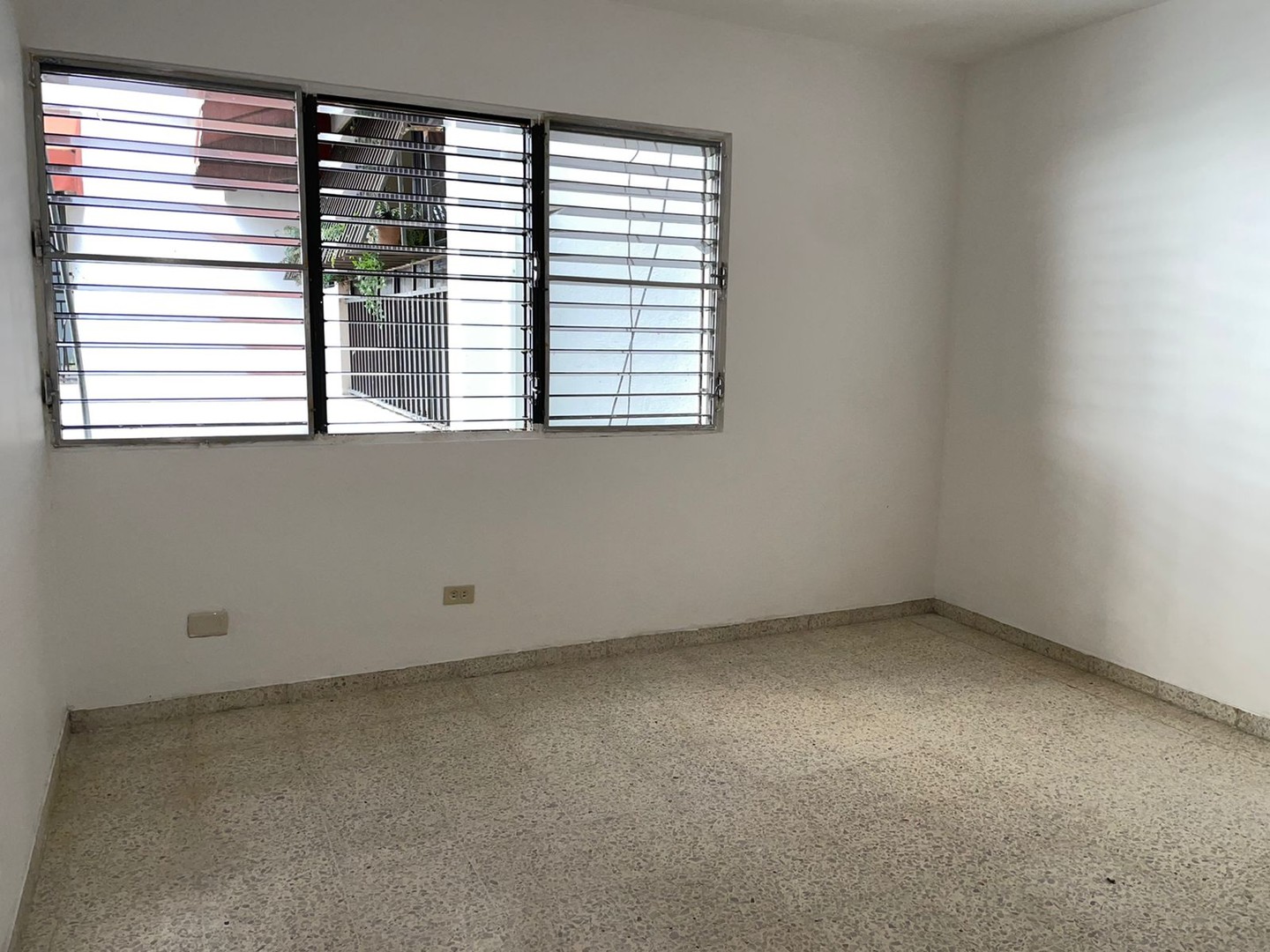 apartamentos - ALQUILO Serralles 📍🤩

Apartamento clásico en buen estado con las siguientes  0