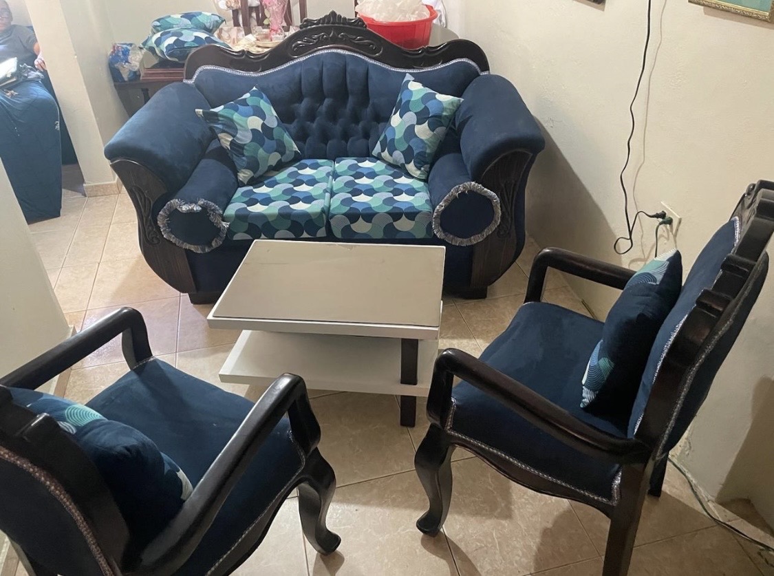 muebles y colchones - juego de mueble en caoba con mesa tope de cristal 25mil negociables 