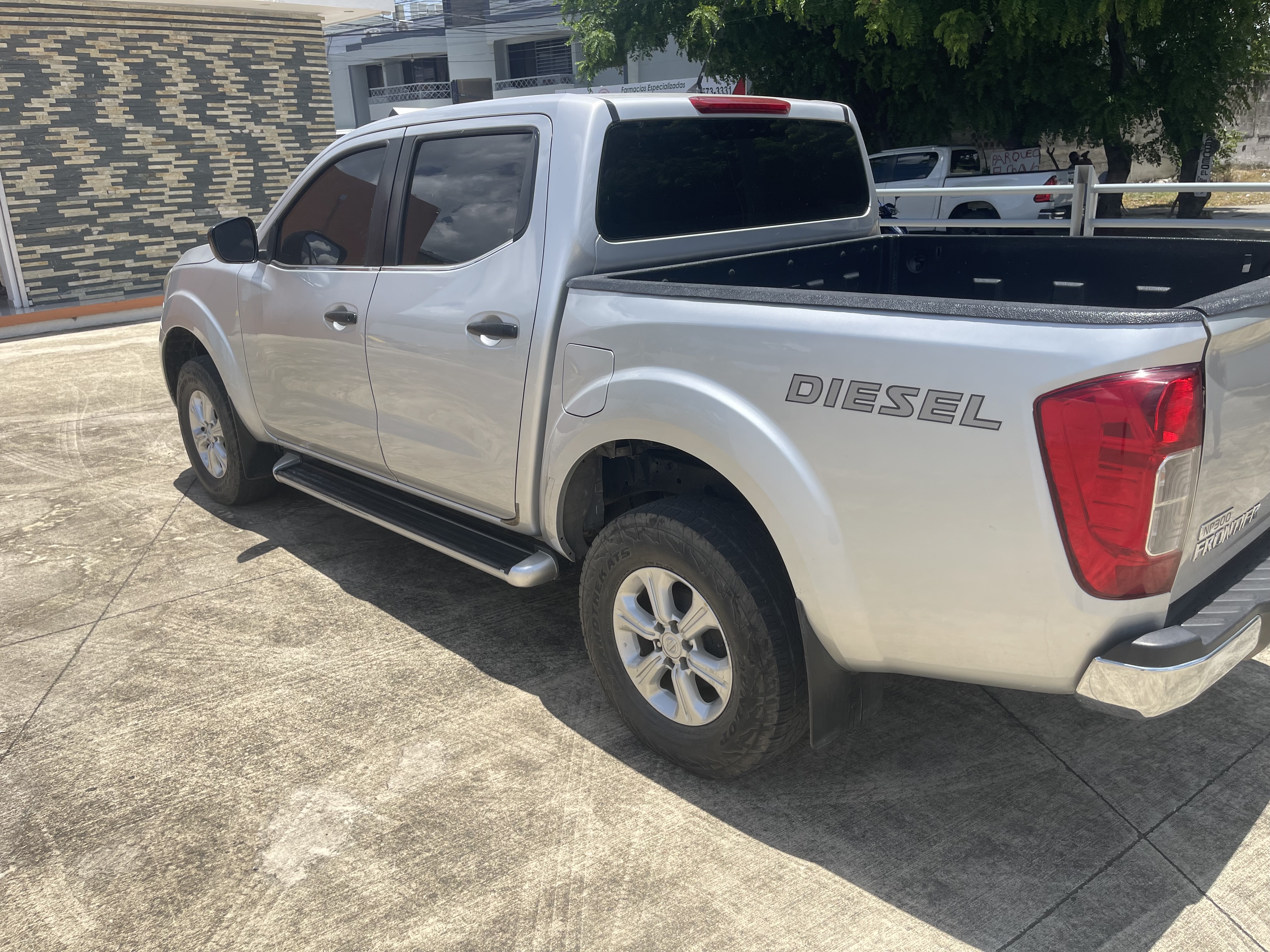 jeepetas y camionetas - Nissan Frontier 4WD, Diesel, único dueño, Alarma. 5