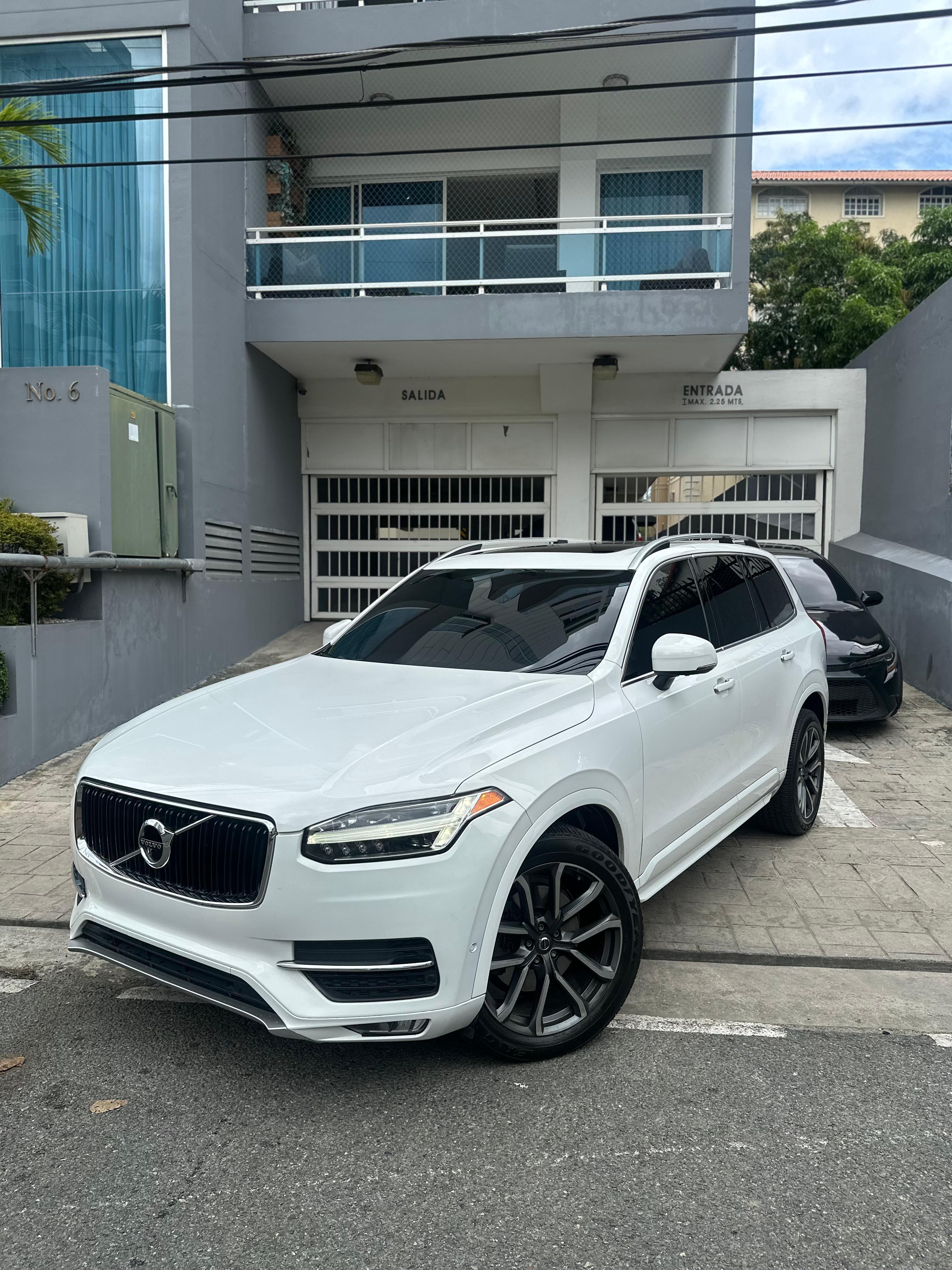 jeepetas y camionetas - VOLVO XC90 T5 MOMENTUN 2019