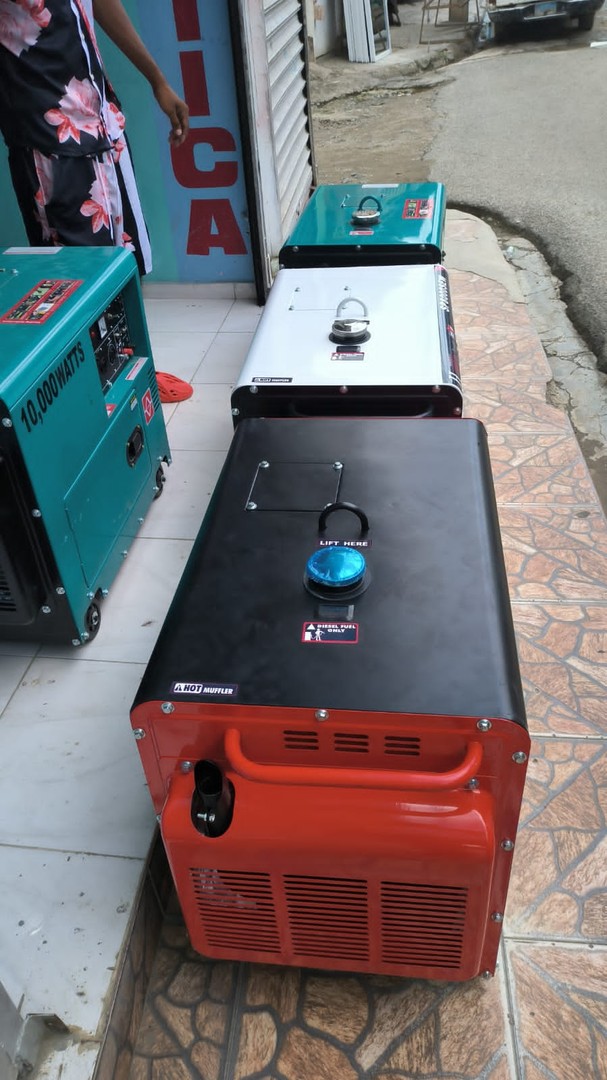 construccion e industrial - Plantas Eléctricas Diésel Cerradas semi silenciosa y con Transfer automático.  1