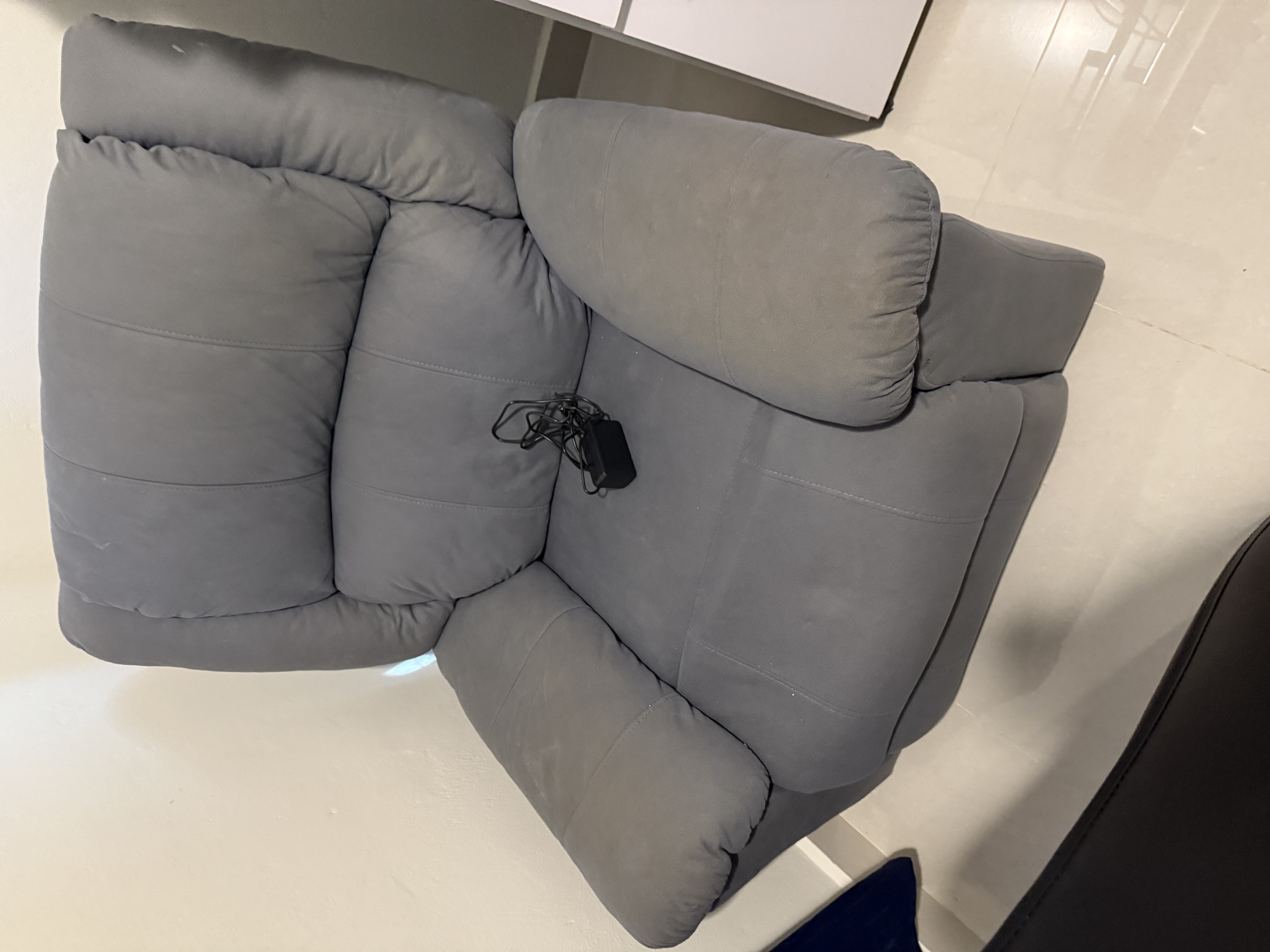 muebles y colchones - Sillón reclinable con puertos de carga USB. 0