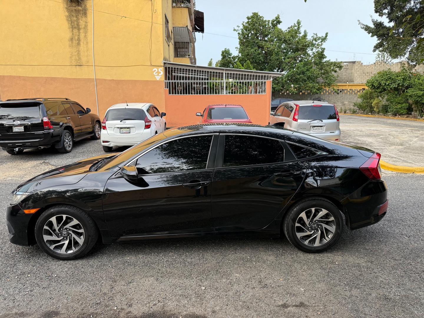 carros - Honda civic 2017 EX
Automático 
Gasolina 
Cristales eléctricos 
Financiamientos  4