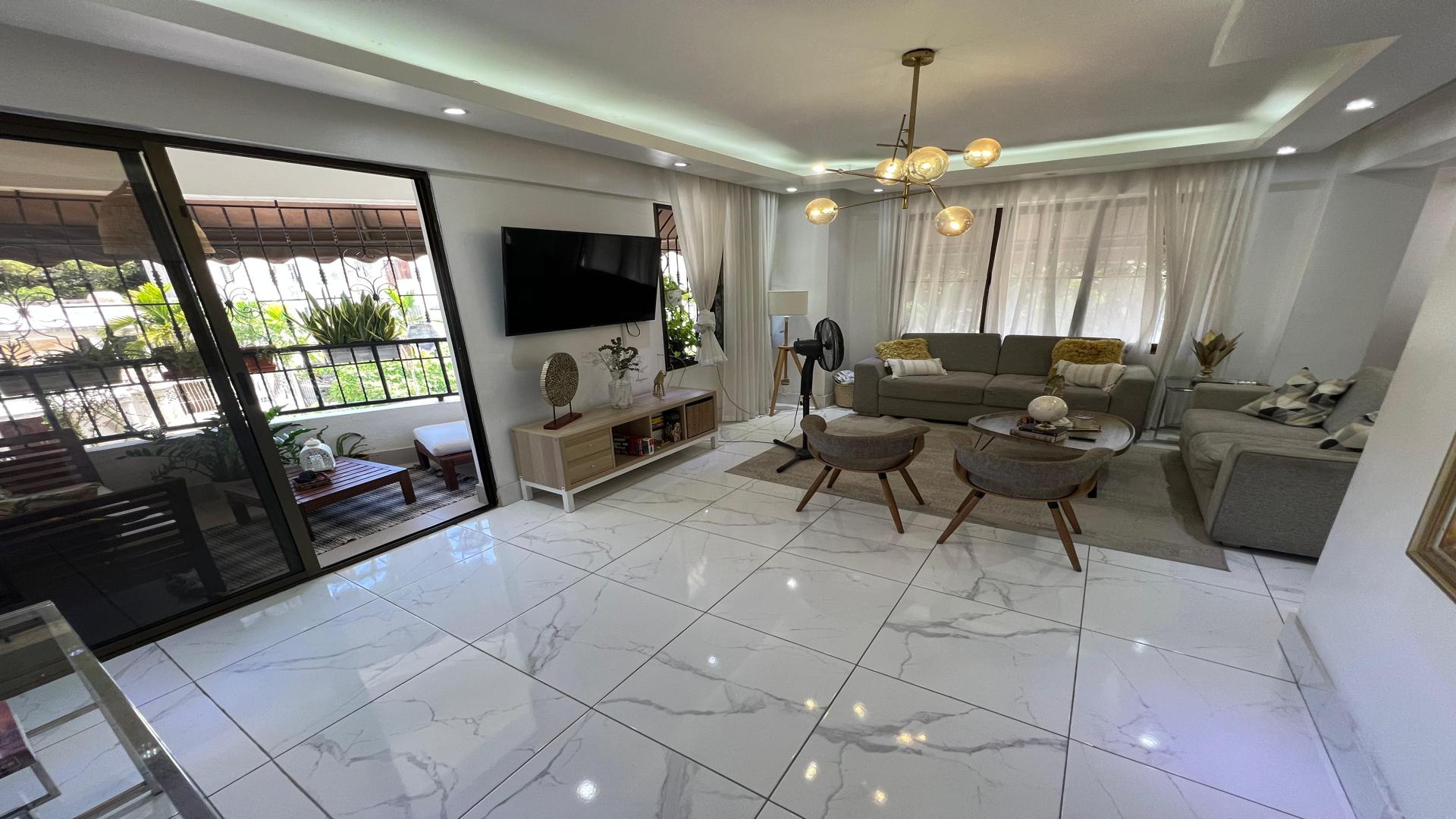 apartamentos - Apartamento tipo Penthouse remodelado en venta en Arroyo Hondo Viejo 1