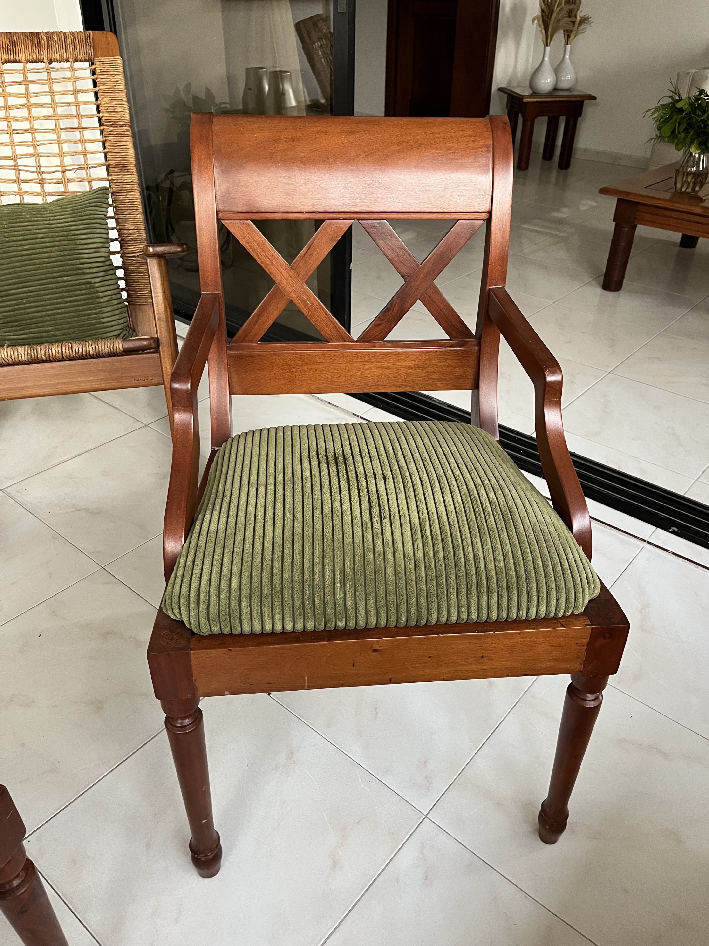 muebles y colchones - Vendo hermoso juego de muebles en Caoba  4