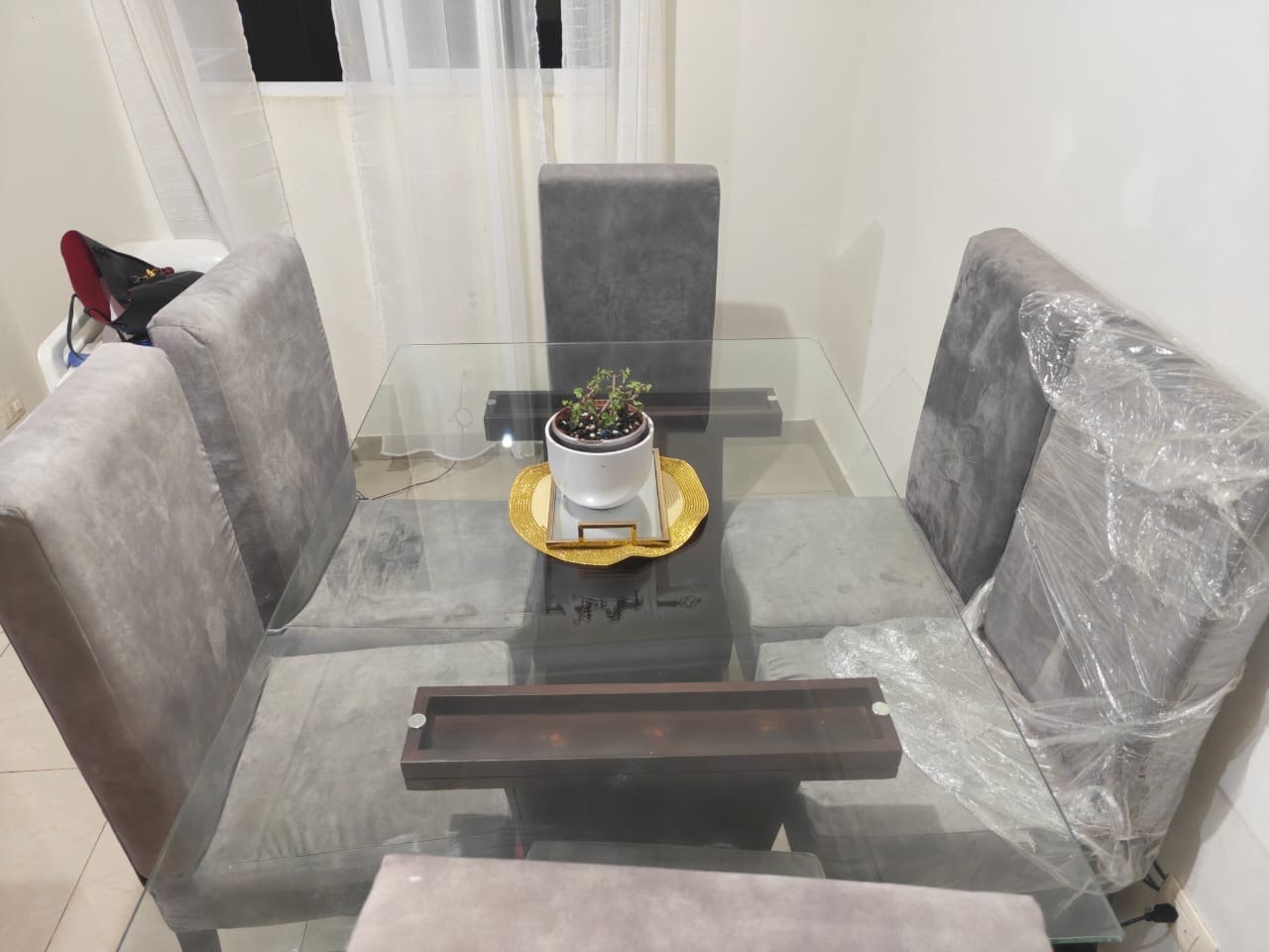 muebles y colchones - comedor de 6sillas de pino tratado en buen estado  0