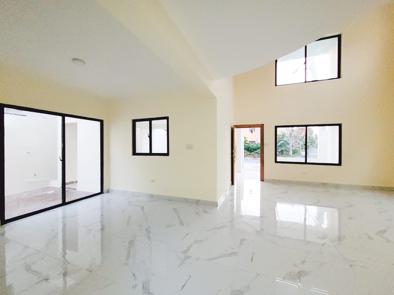 casas - venta de casa con piscina en la autopista de san isidro prado oriental  7