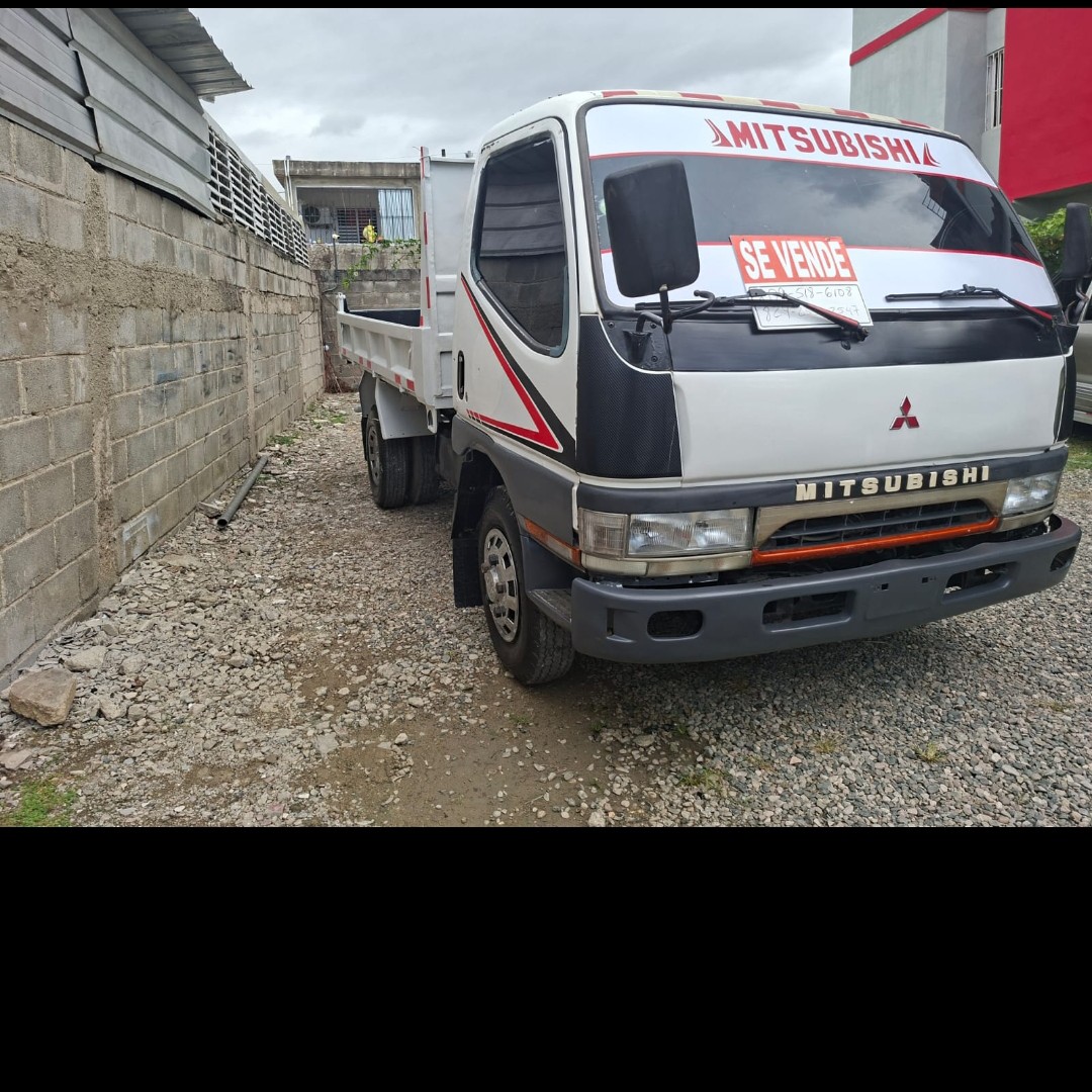 camiones y vehiculos pesados - Mitsubishi Canter volteo 2003 excelentes condiciones barato y negociable. 0