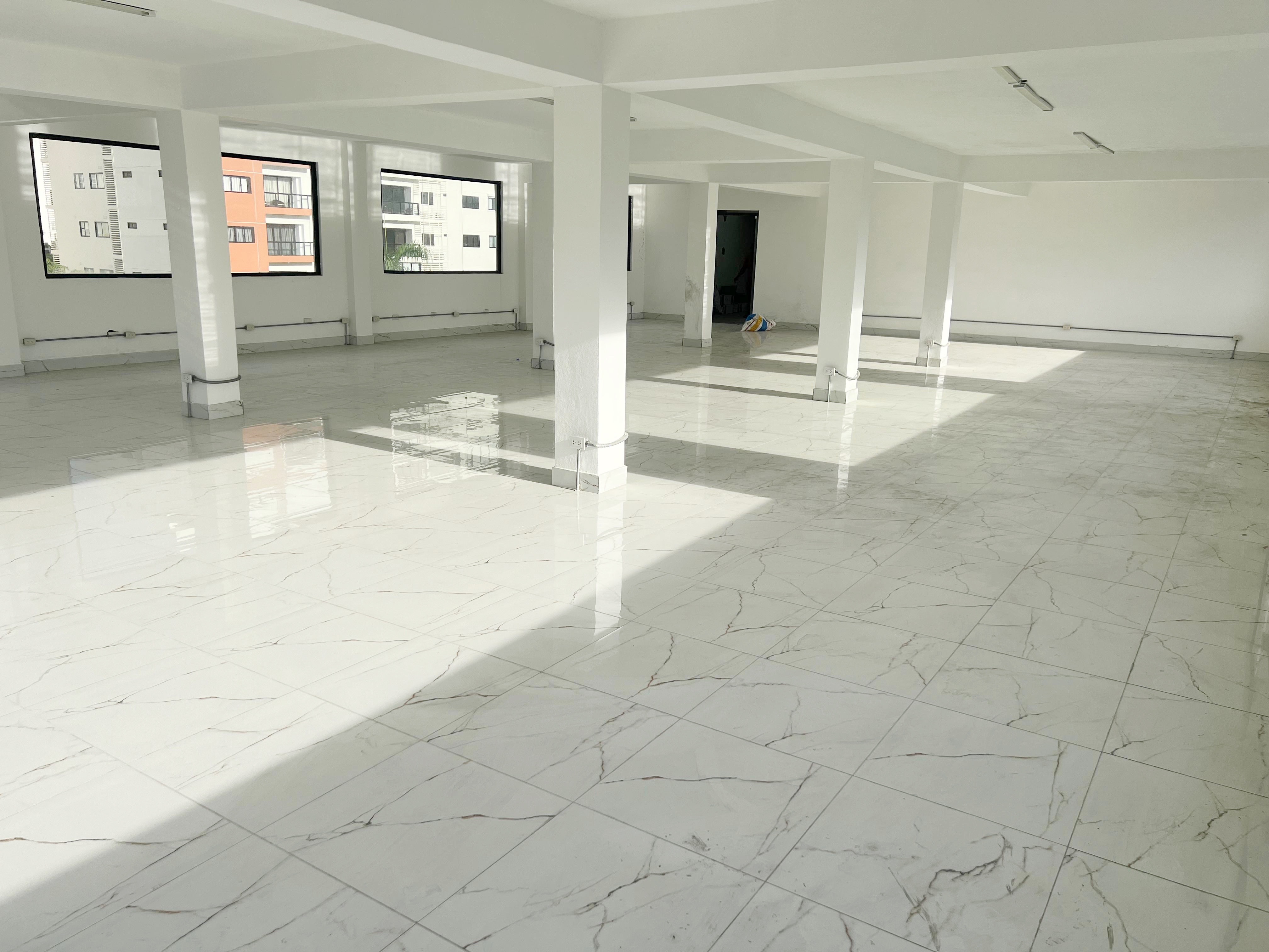 oficinas y locales comerciales - Local céntrico en Bella vista  4