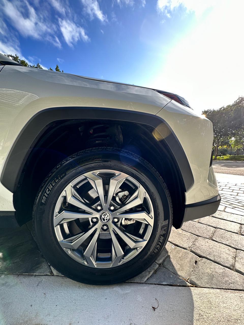 jeepetas y camionetas - TOYOTA RAV4 XLE PREMIUM HYBRID 2022 – VERSIÓN AMER 1