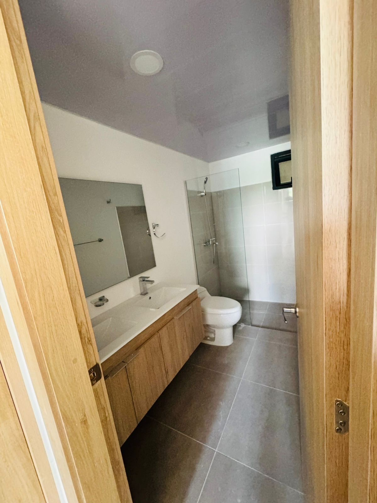 apartamentos - Apto en el RESIDENCIAL LIVERIA 
AVE. HISPANOAMERICANA STGO  7