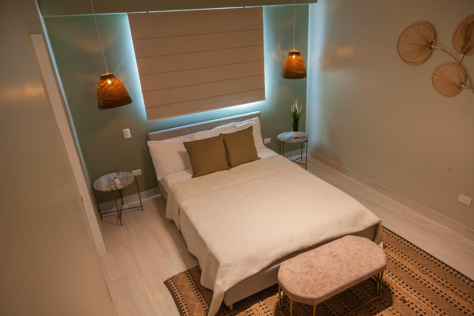 apartamentos - Evaristo Morales totalmente amueblado y con diseño y mobiliario moderno 0