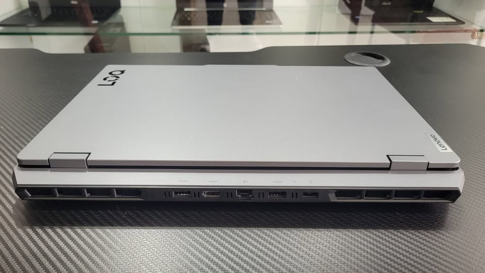 computadoras y laptops - LAPTOP RYZEN 7 LENOVO LOQ 16GB 512SSD RTX 4070 8GB 4