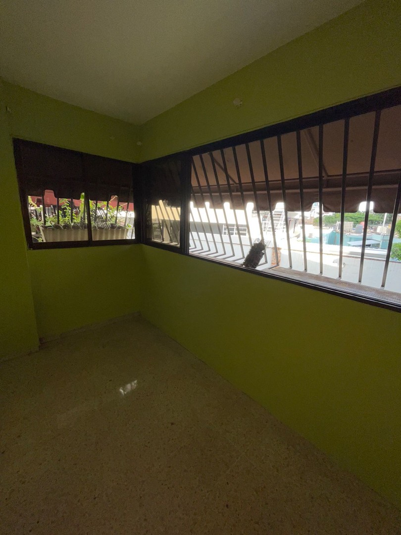 apartamentos - ALQUILO Serralles 📍🤩

Apartamento clásico en buen estado con las siguientes  1