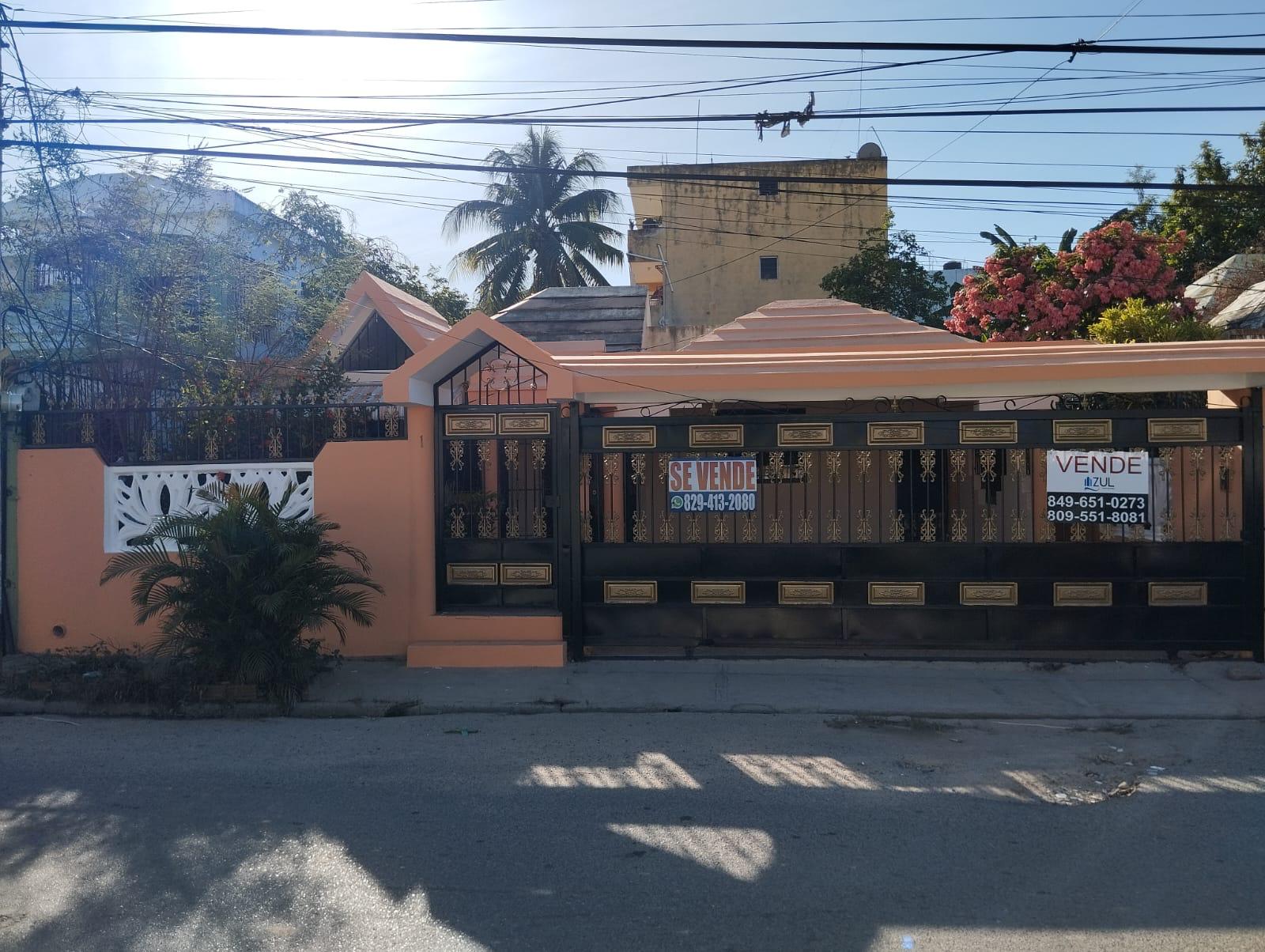 casas - Casa en venta o Alquiler en Sto.Dgo Este. Contactos en la 1ra foto y este medio. 0