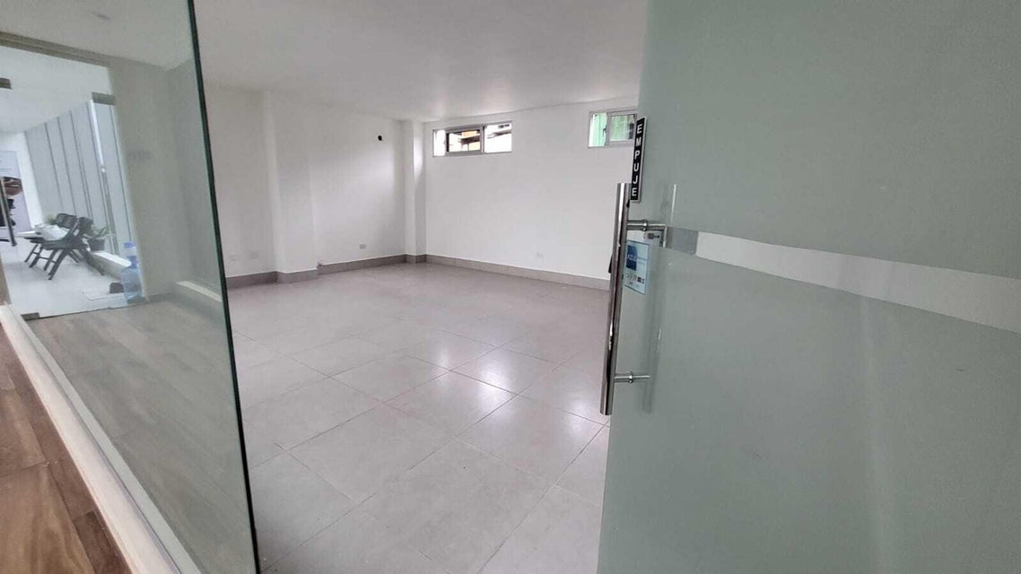 oficinas y locales comerciales - Oficina en alquiler en Los Prados 6