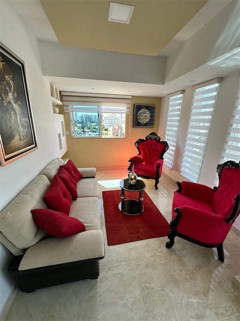 apartamentos - Venta de penthouse de 3 niveles en el mirador sur con 335mts Distrito Nacional  3