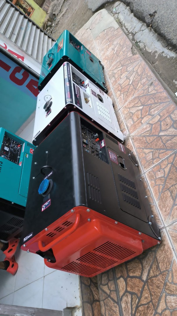 construccion e industrial - Plantas Eléctricas Diésel Cerradas semi silenciosa y con Transfer automático.  2