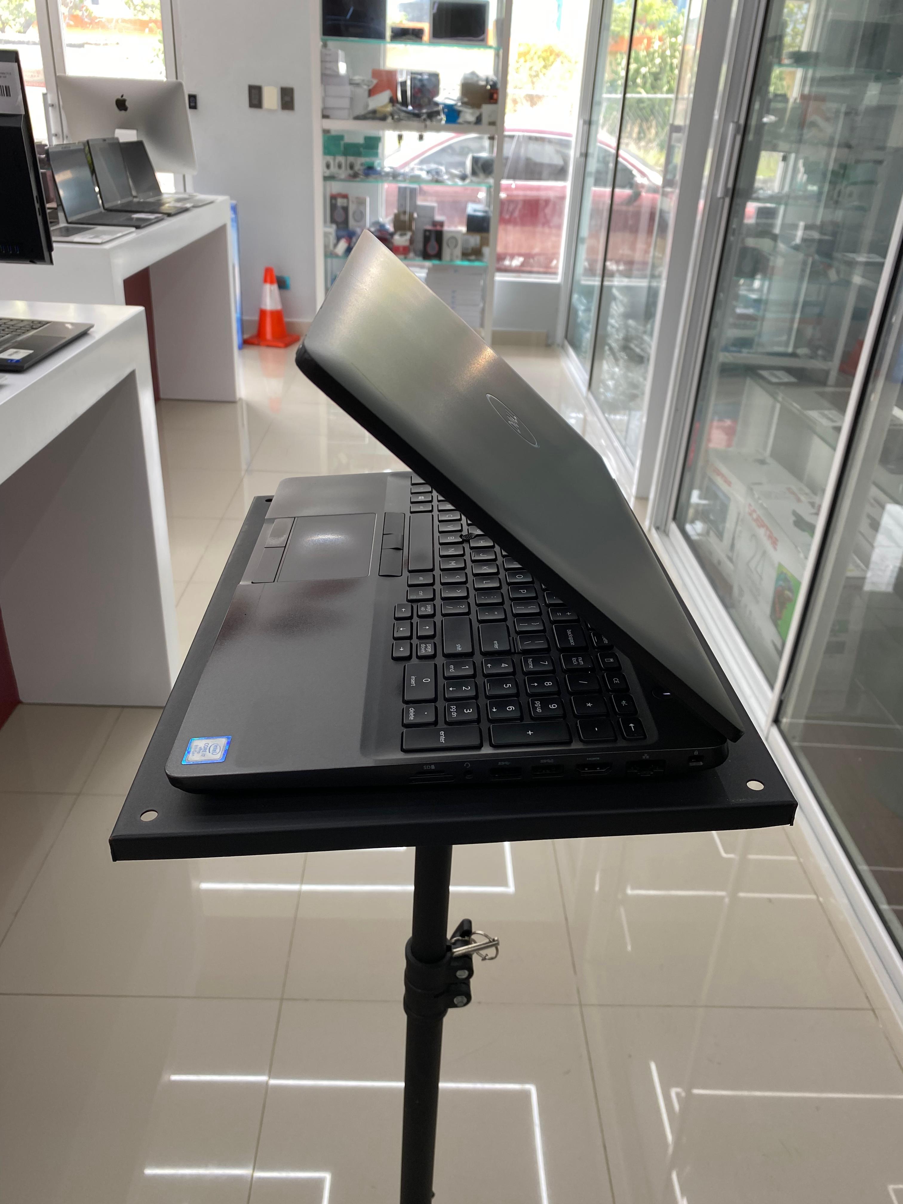 computadoras y laptops - Laptop Dell Latitude E5500 core i7 8vaGen 15.6 pul 1