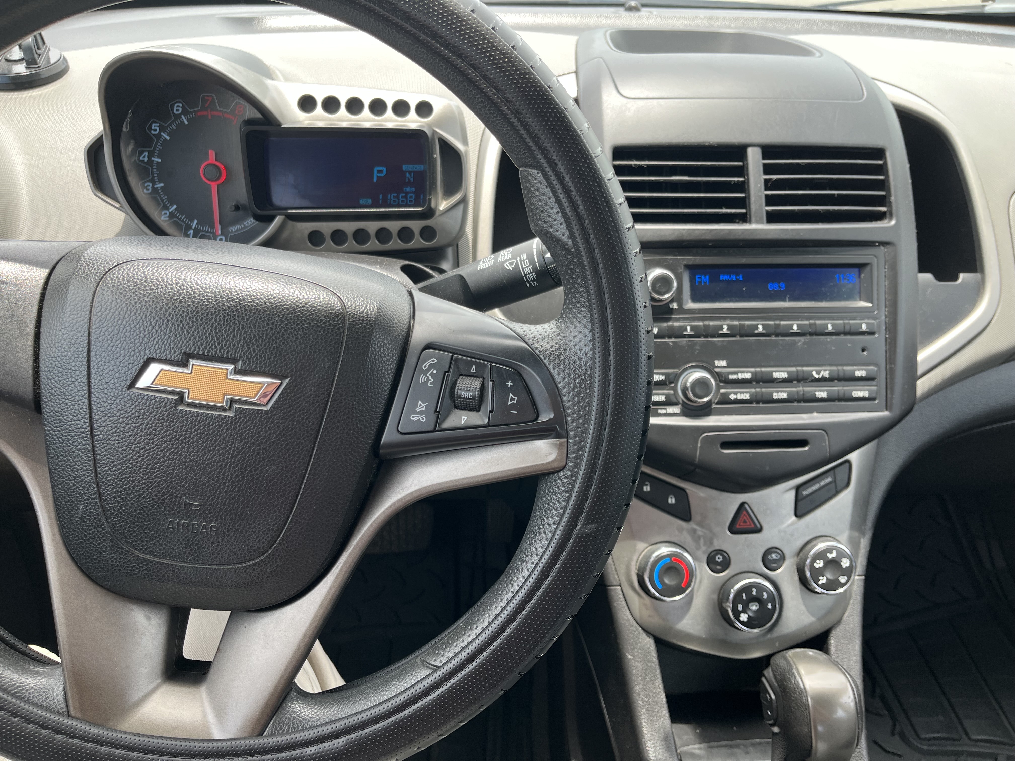 carros - Chevrolet Sonic 2015 5