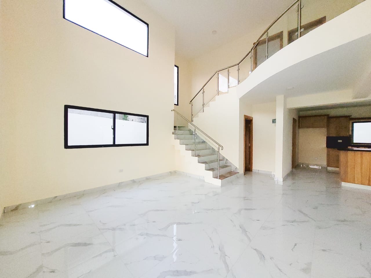 casas - venta de casa con piscina en la autopista de san isidro prado oriental  8