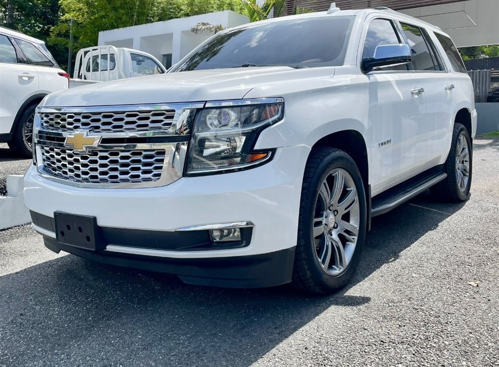 jeepetas y camionetas - Hermosa Tahoe Blanca, para gustos refinados!
