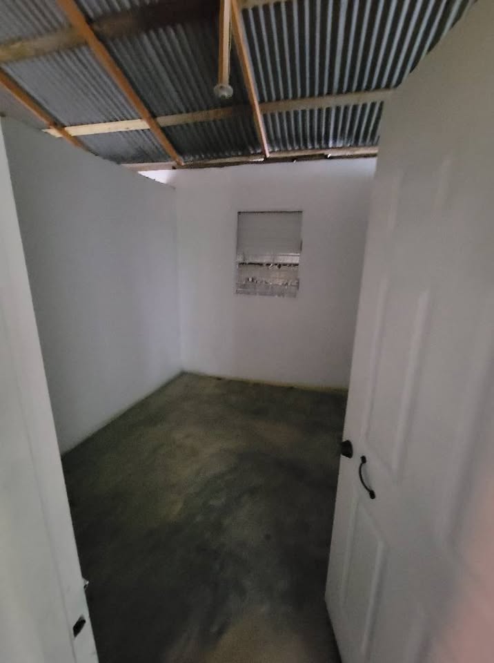 casas - Casa de 3 habitaciones y 1 baño, parte atrás. 5