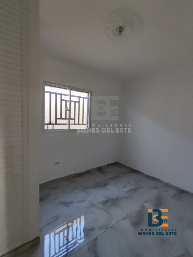 apartamentos -  Apartamento de Dos Habitaciones con Parqueo en Sarmiento 5