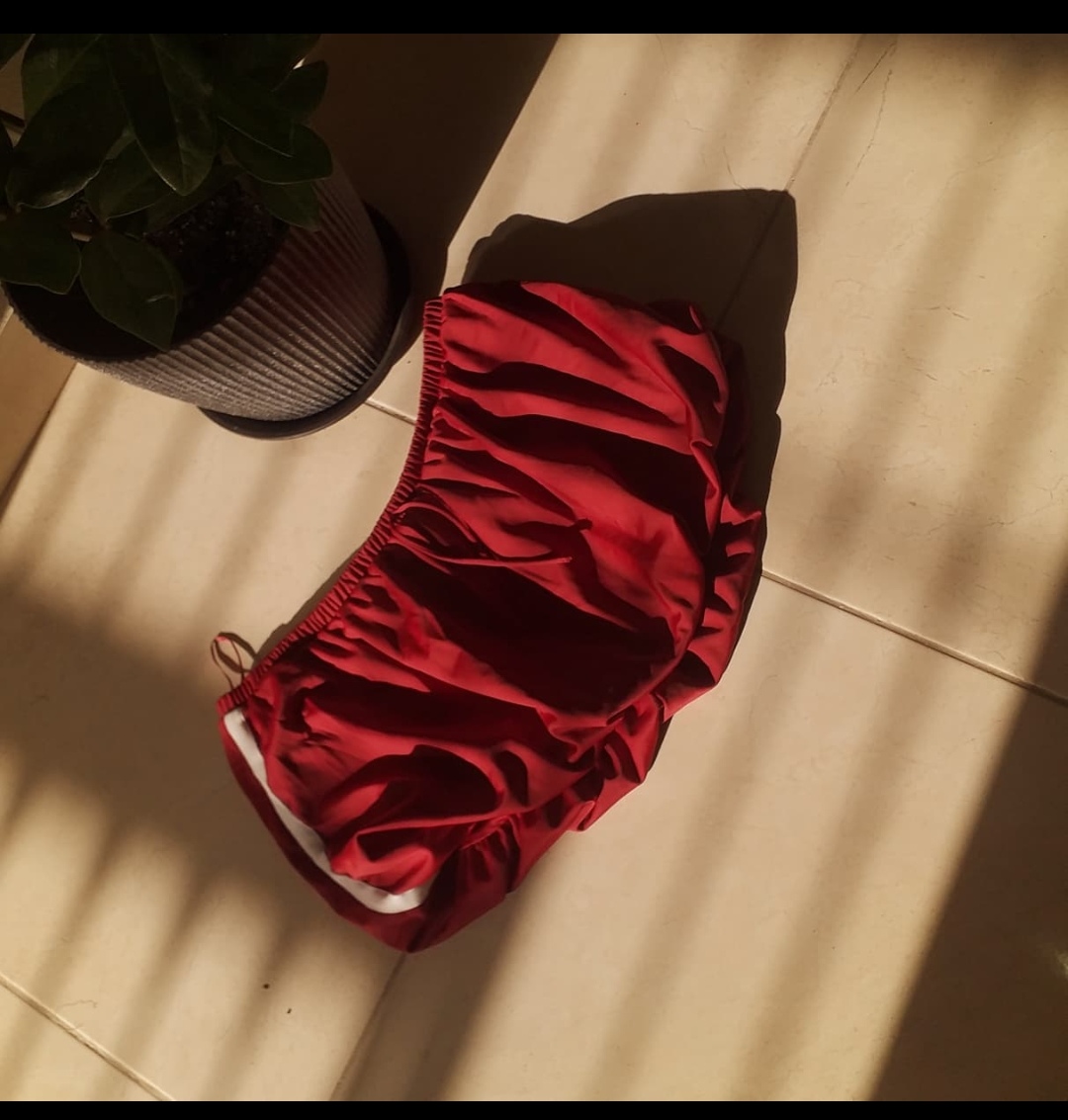 ropa para mujer - Hermosa falda roja con detalles en blaco