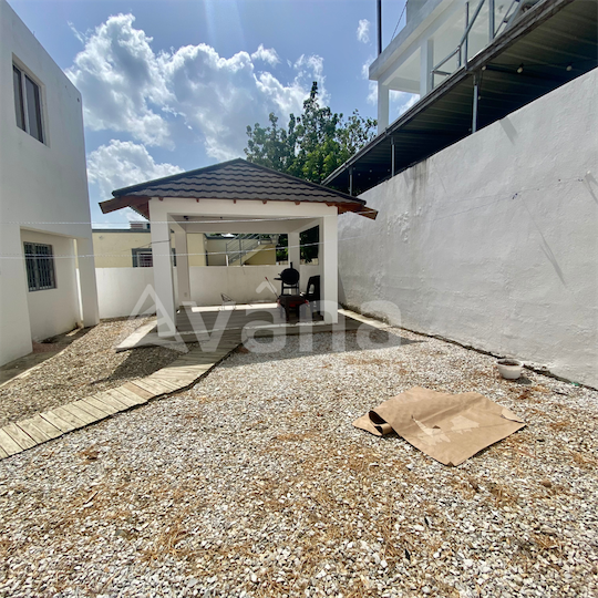 casas - Casa de venta de dos niveles en la zona sur de Santiago 4