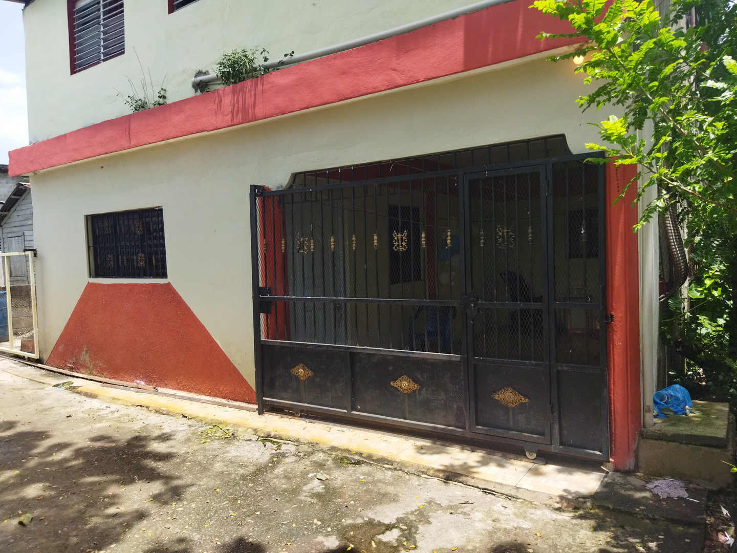 casas - Casa con apartamento encima a precio de oportunidad. super comoda  2