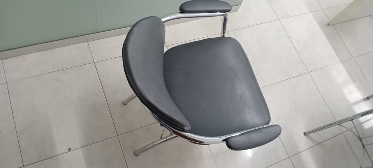 muebles y colchones - 2 sillas de clientes  3