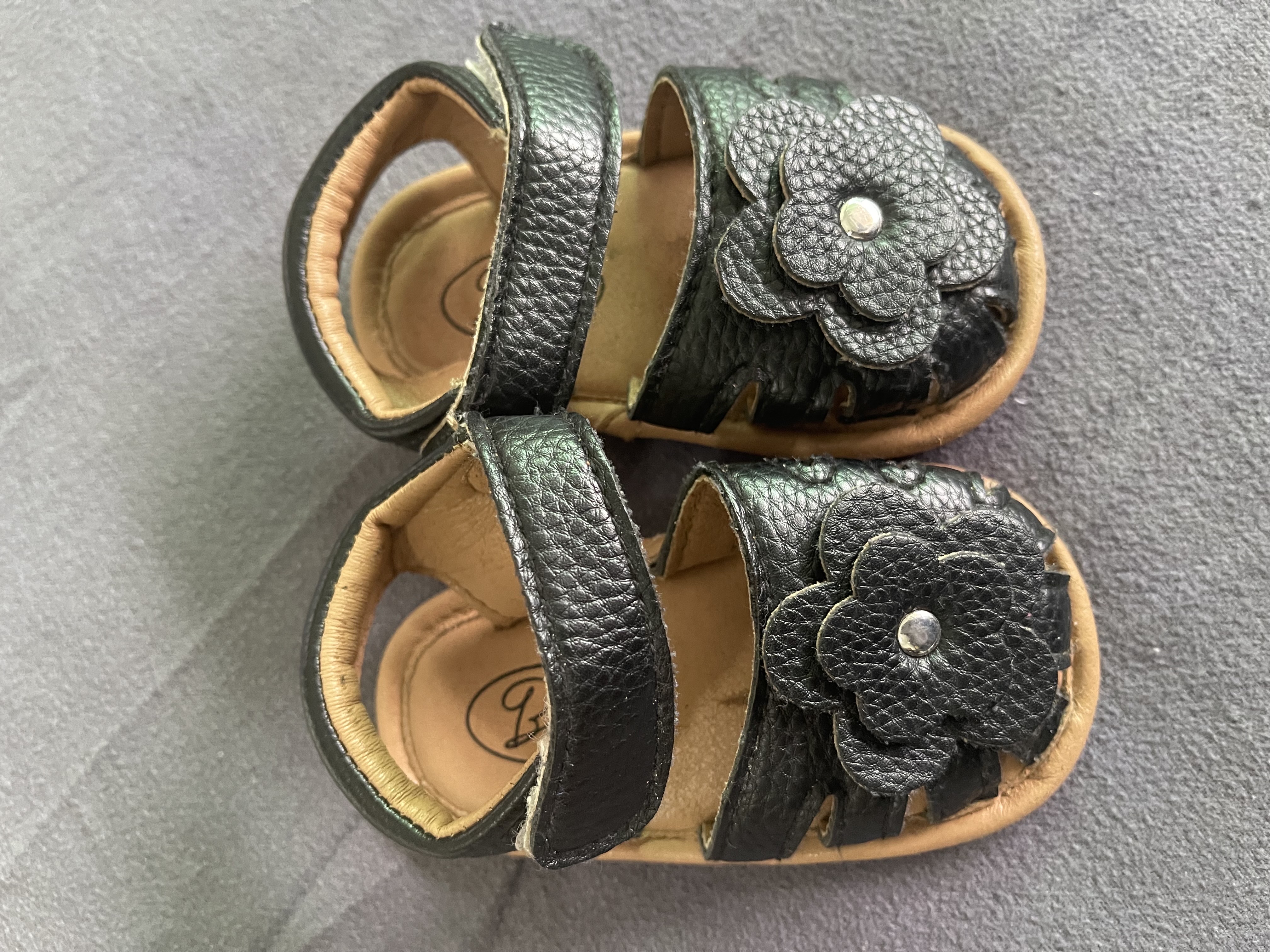ropa y zapatos - varios zapatitos de niña  4