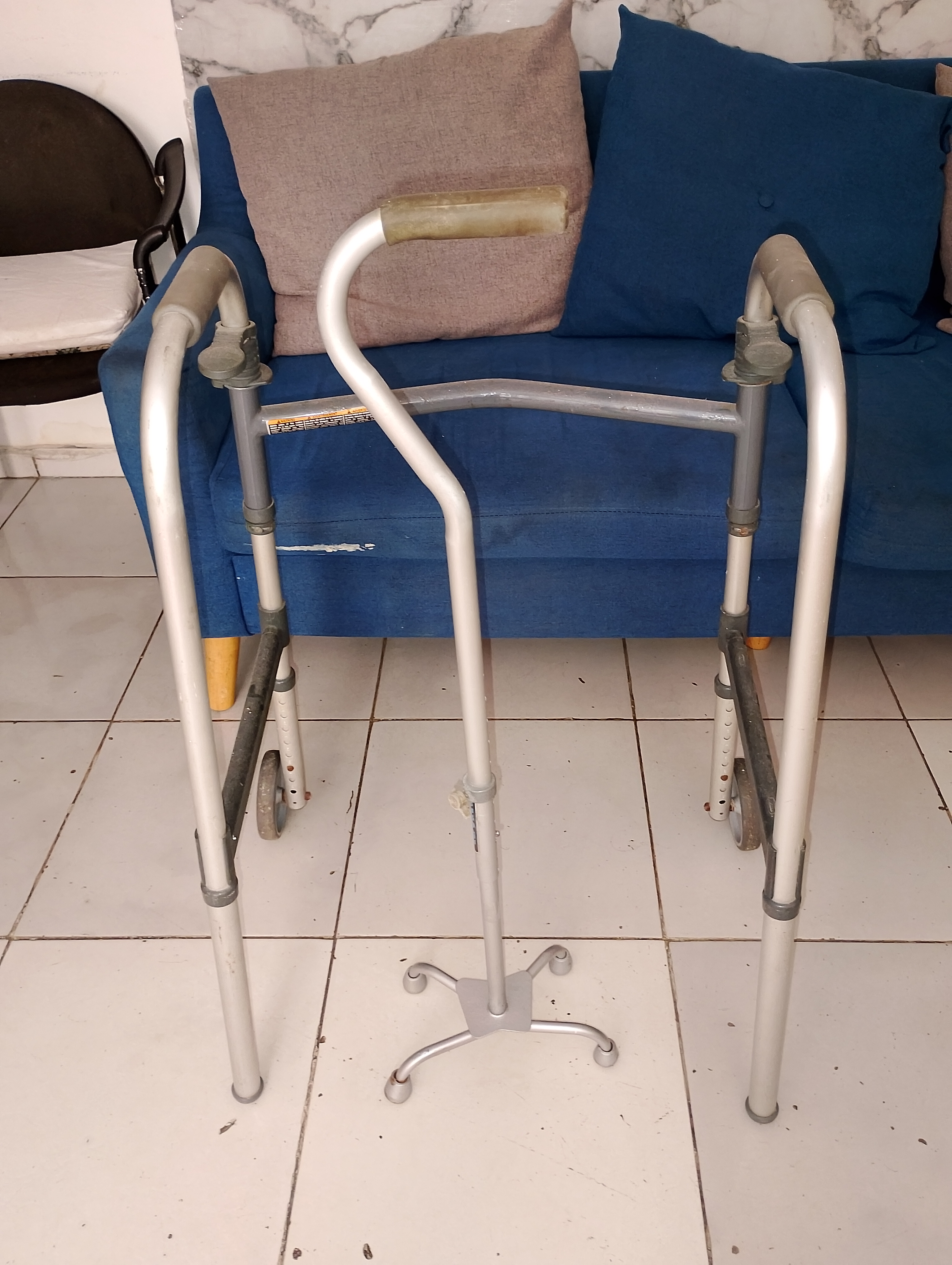 salud y belleza - caminador y baston los dos por $2,500. 1