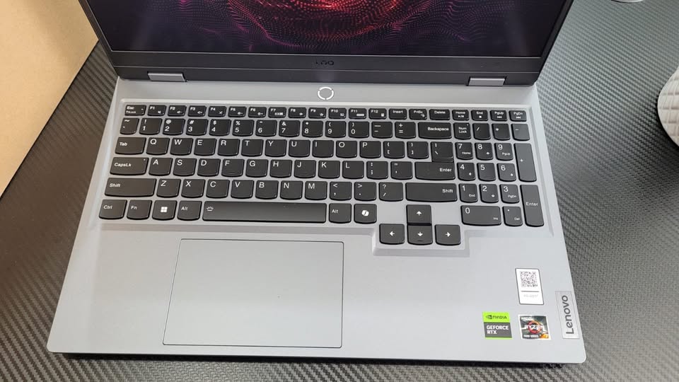 computadoras y laptops - LAPTOP RYZEN 7 LENOVO LOQ 16GB 512SSD RTX 4070 8GB 5