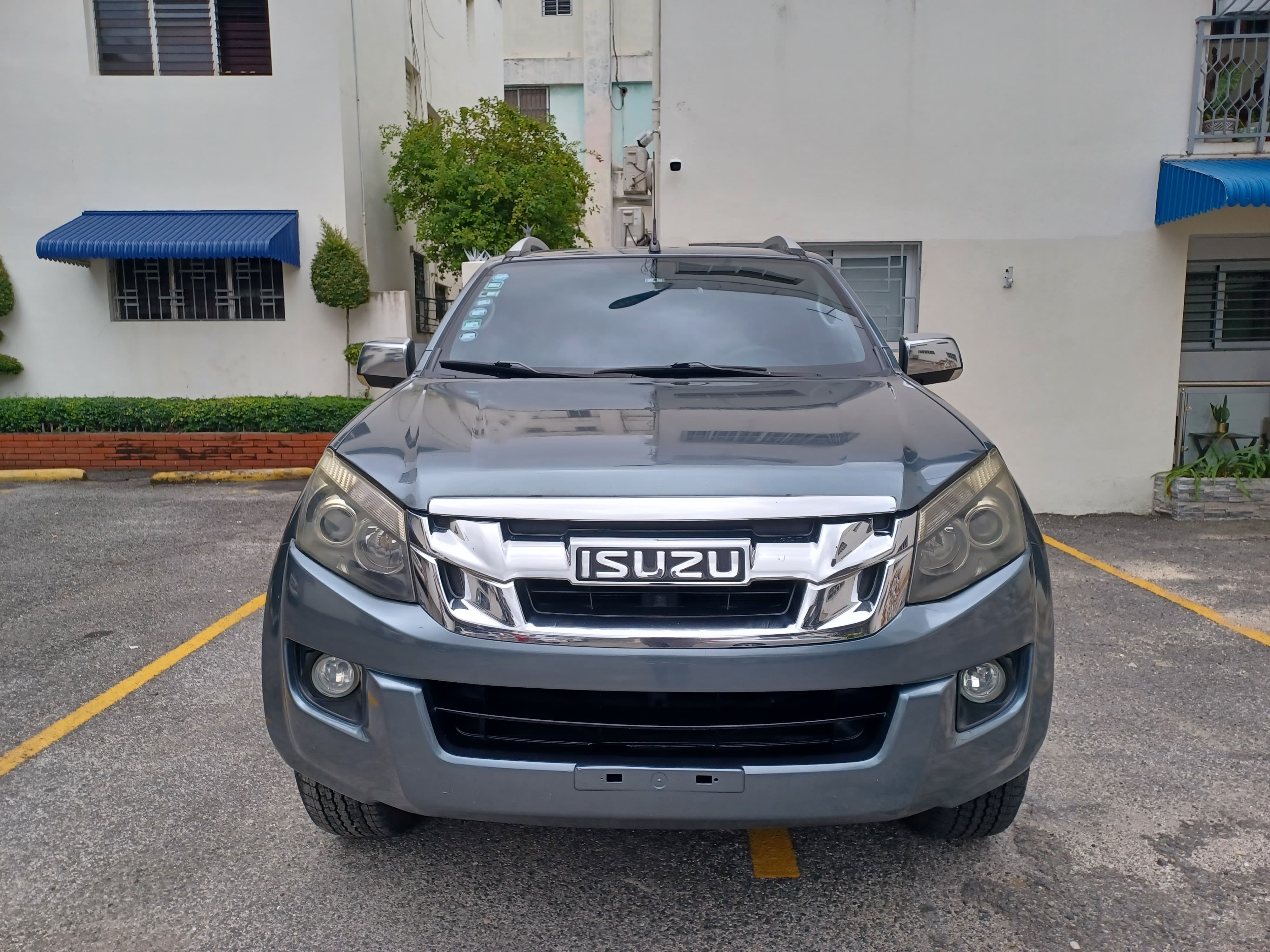 jeepetas y camionetas - Isuzu D’MAX 2013 6