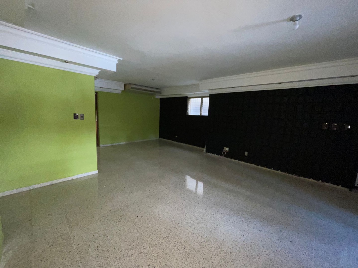 apartamentos - ALQUILO Serralles 📍🤩

Apartamento clásico en buen estado con las siguientes  2