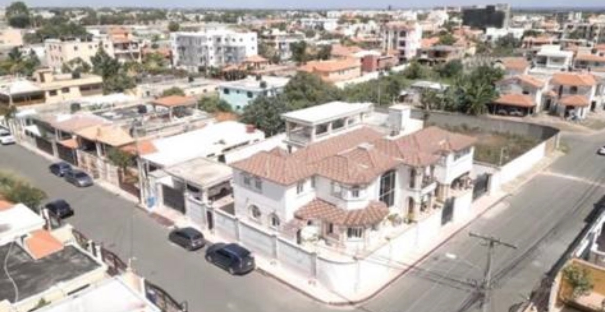 casas - Venta de Mansión en la autopista de san isidro con 784 mts prado oriental  1