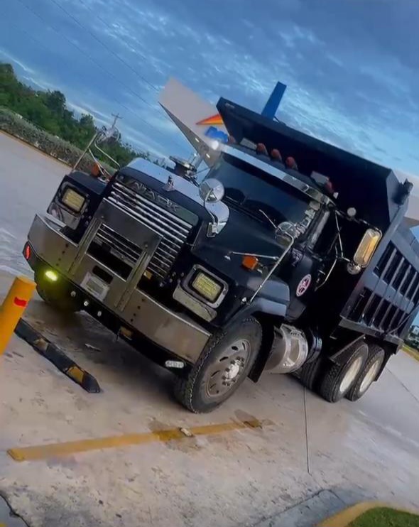 camiones y vehiculos pesados - 2,750,000 1