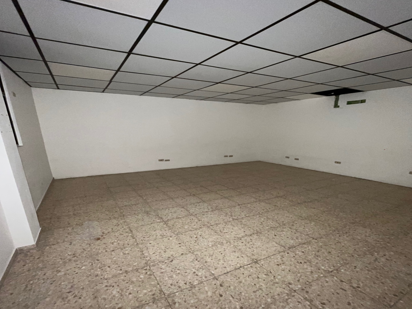 oficinas y locales comerciales - Local comercial en Naco de 268m2 en plaza comercial 1