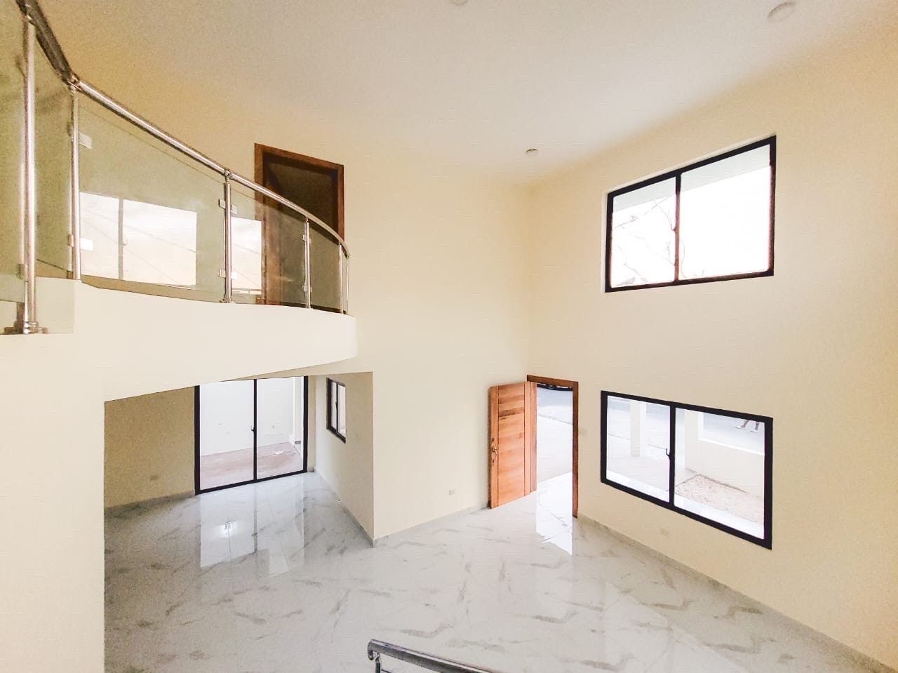 casas - venta de casa con piscina en la autopista de san isidro prado oriental  9