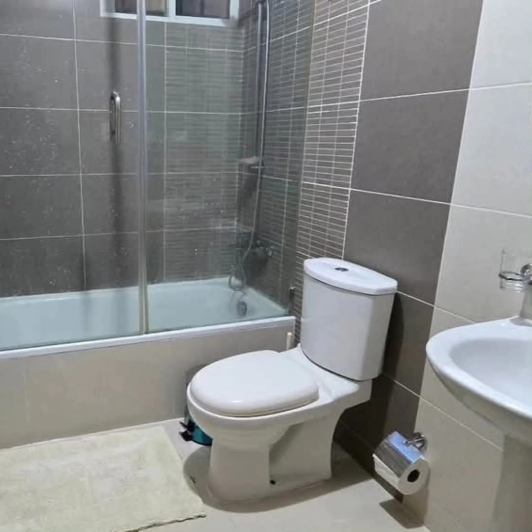 apartamentos - rento estudio amueblado la española atrás del banco Central  3