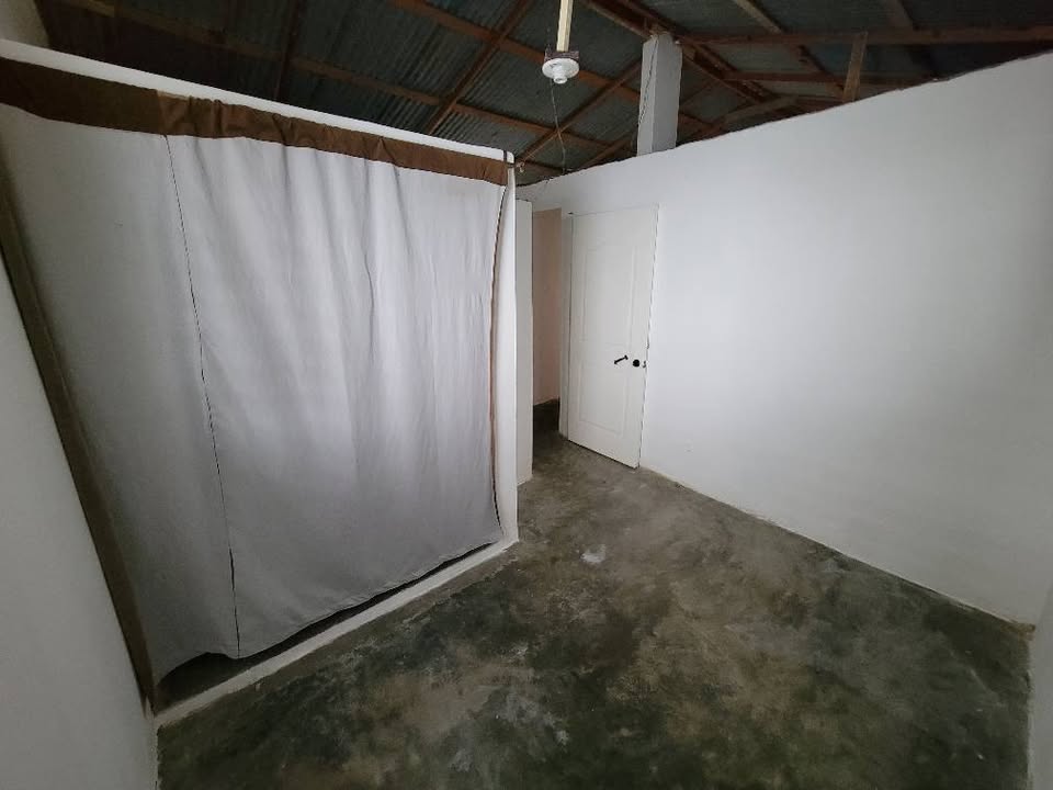 casas - Casa de 3 habitaciones y 1 baño, parte atrás. 6