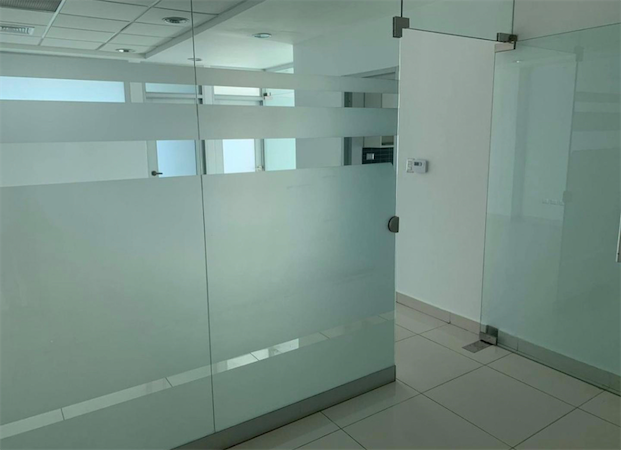 oficinas y locales comerciales - Oficina en torre corporativa zona exclusiva 5