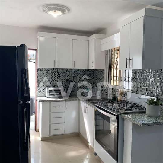 casas - Casa de venta de dos niveles en la zona sur de Santiago 5