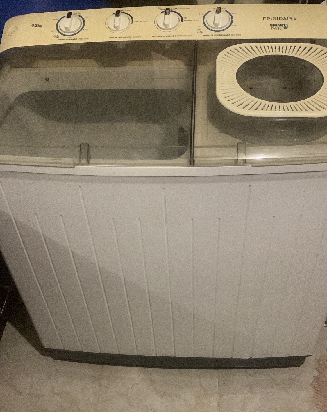 muebles y colchones - Lavadora frigidaire de 28 libras  2