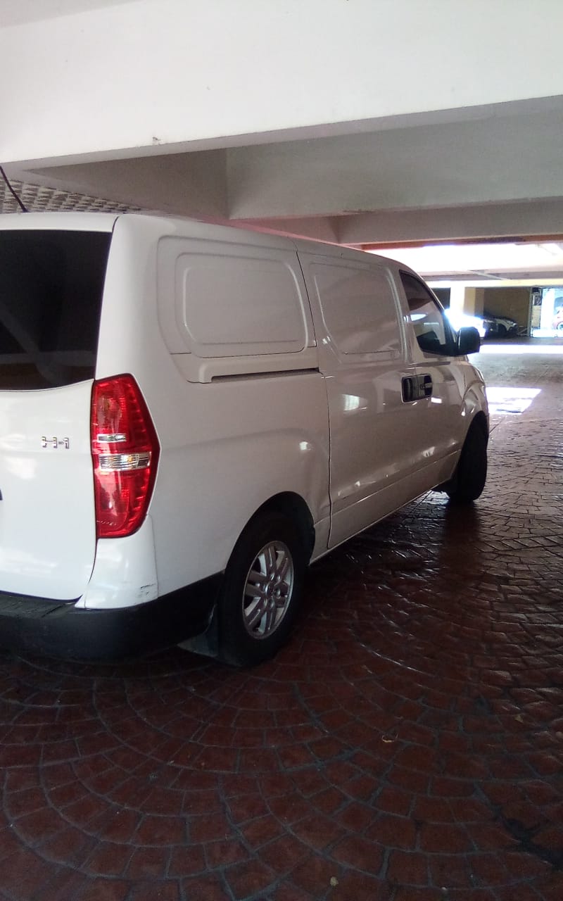 jeepetas y camionetas - Hyundai h1 2017 diesel furgoneta 9