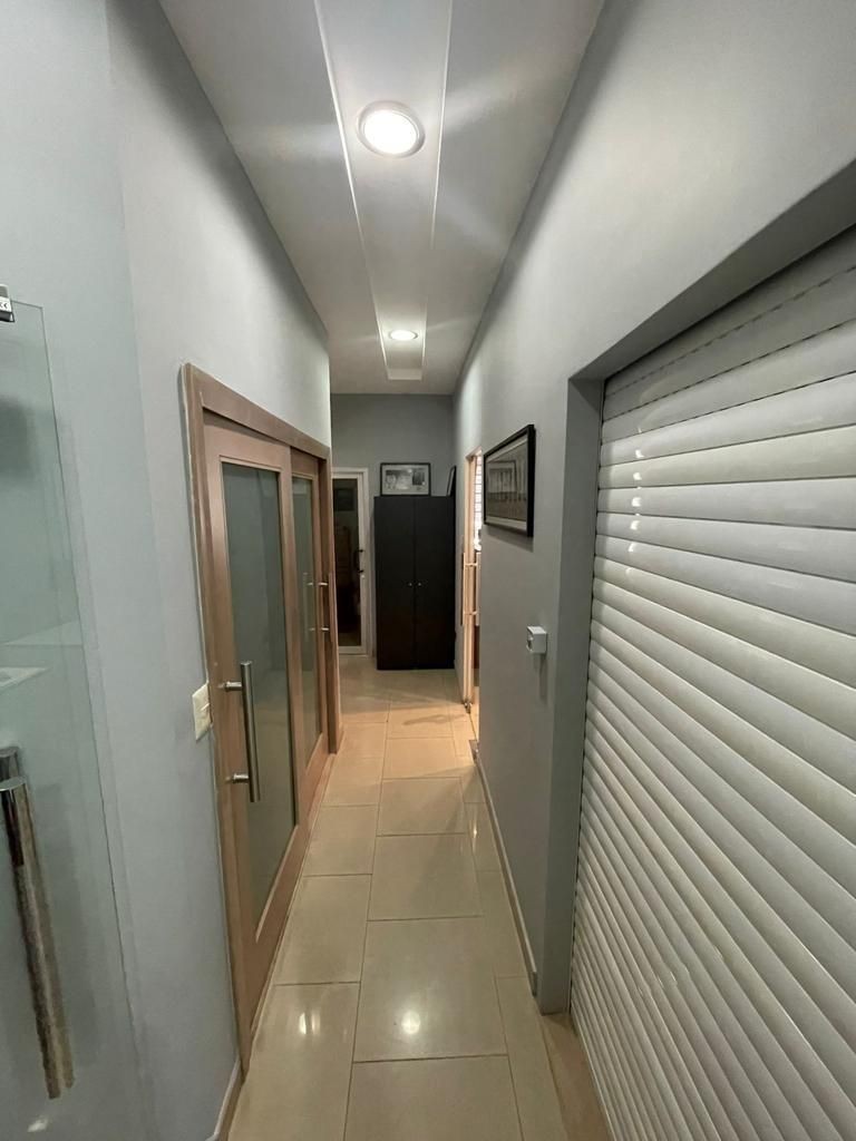 oficinas y locales comerciales - Piantini local de 174m2 2do piso 7 parqueos 3