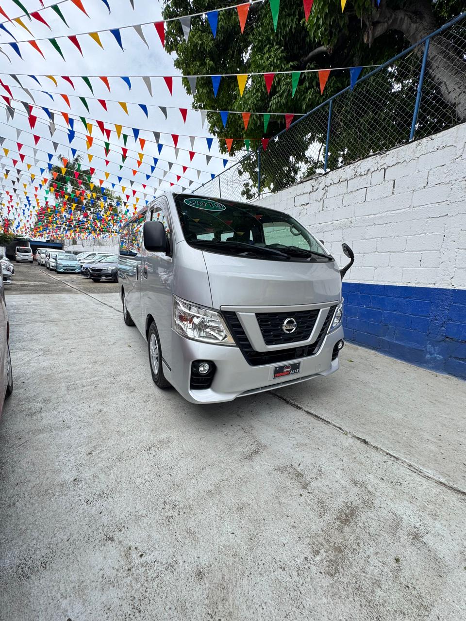 carros - NISSAN CARAVAN NV350 0