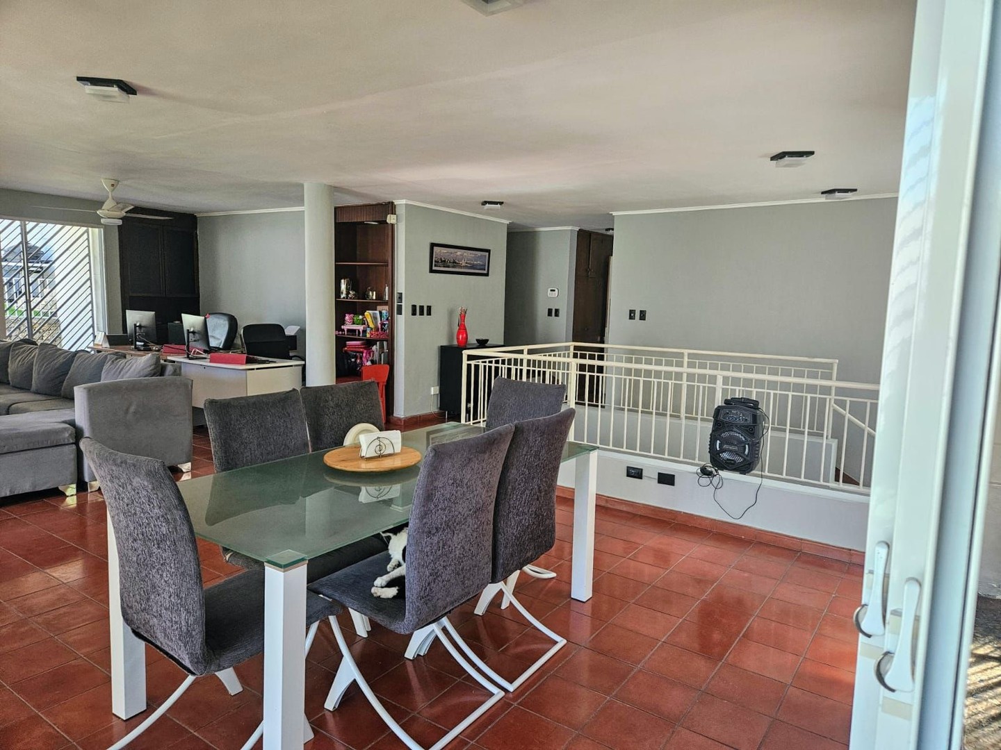 casas - Arroyo Hondo Viejo amplia casa de 4 habitaciones patio grande
 9
